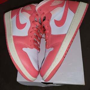 Nike Air Jordan 1 Mid 'Strawberries and Cream' BQ6472-186